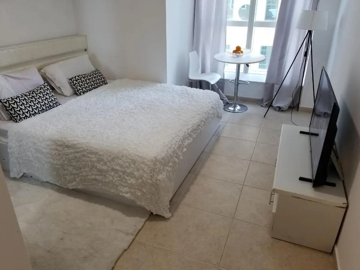 Habitación en casa particular Luxury Kings Palace Private Room With Shared Kitchen Next To Barasti Beach Dubái